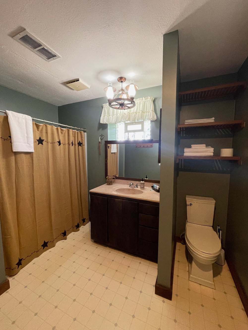 Hillside Hideaway Lodge at Timberline Cabins Rentals at Atwood Lake