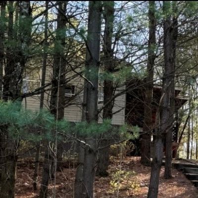 Front of the Pinewood Cottage